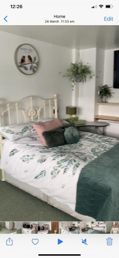 Barrs Court Beds Bed & Breakfast Warmley Exterior photo